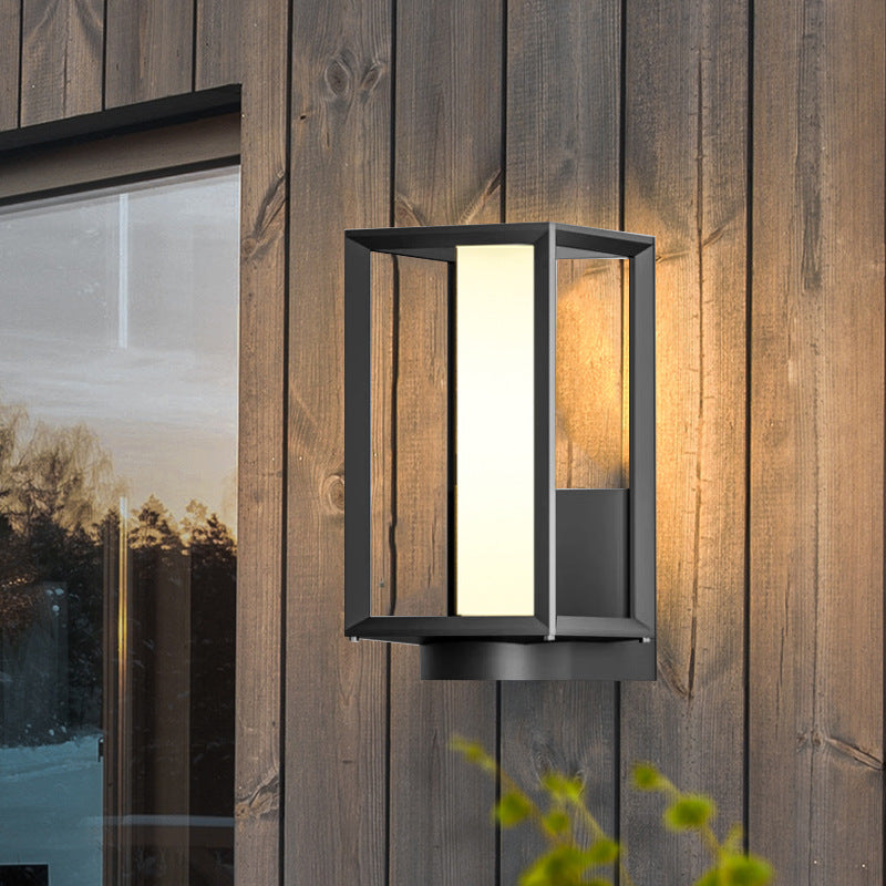 Heritage Solar Gate Wall Lantern